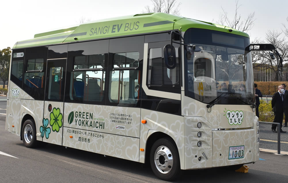三岐鉄道株式会社が導入したEVバスの写真